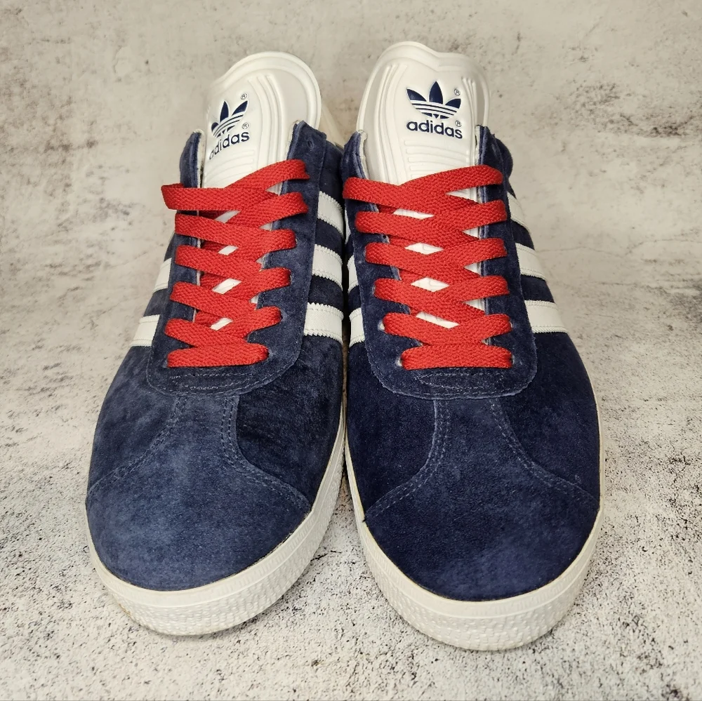 Vintage 2002 Adidas Suede Gazelles / Mens Size 10.5 / Blue & White - Picture 2 of 10